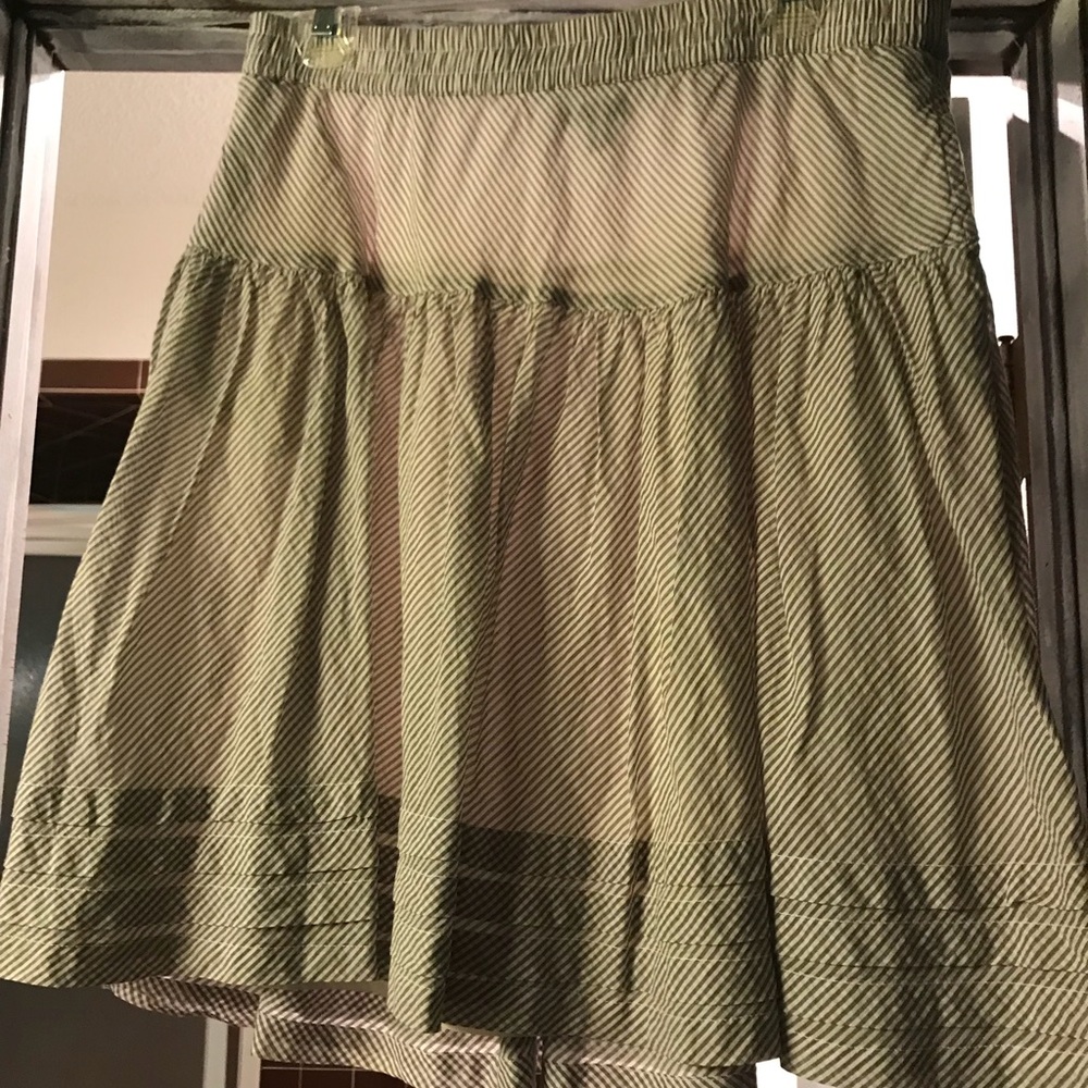 Knee length skirt with pockets! 🙌🏻 Linen blend.